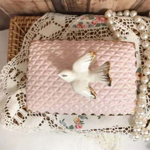 Vintage Ucagco Ceramics Quilted Trinket Box - Picture 3 of 7